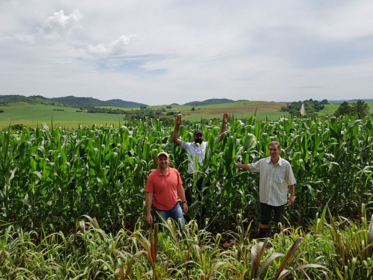 Secretaria de Agropecuária fiscaliza e auxilia Produtores contemplados com o Pacote Agricola